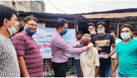 গোমস্তাপুর ও ভোলাহাটে এসভেনটেক্স এর মাস্ক বিতরণ