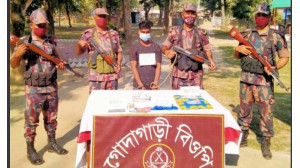 গোদাগাড়ী সীমান্তে ২ কেজি হেরোইন ও ইয়াবাসহ আটক ১ 