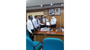 চাঁপাইনবাবগঞ্জে বঙ্গবন্ধু হত্যার বিচারসহ মরণোত্তর বিচার আইন প্রণয়নের দাবিতে   স্মারকলিপি প্রদান  