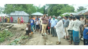 গোমস্তাপুরে  উপজেলা প্রশাসনের নদীভাঙ্গন এলাকা পরিদর্শন