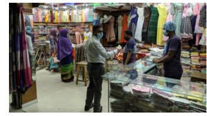 নিরাপদ দূরত্ব বজায় না রাখা ও মাস্ক ব্যবহার না করায় শহরে ২৬ জনকে জরিমানা