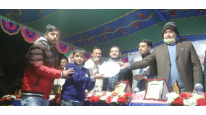 বিজয় দিবস উপলক্ষে মাঝপাড়া তরুণ সংঘের পুরস্কার বিতরণ 