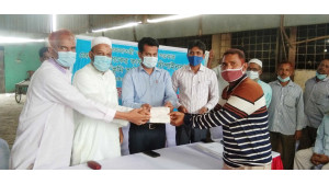 চাঁপাইনবাবগঞ্জে  ভূমি অধিগ্রহণের  চেক বিতরণ 