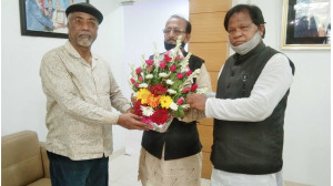 জেলা আওয়ামী লীগের ভারপ্রাপ্ত সভাপতি মু.জিয়াউর রহমানকে এরফান আলীর   ফুলের শুভেচ্ছা