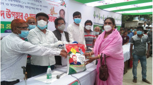 বিভিন্ন পেশাজীবী সংগঠনের মাঝে এরফান গ্রুপের ঈদ সামগ্রী ও খাদ্যসহায়তা বিতরণ