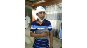 উপজেলা চেয়ারম্যানের গাড়ি মহিলা ভাইস চেয়ারম্যানকে ব্যবহার করতে না দেয়ায় ড্রাইভারের উপর হামলা