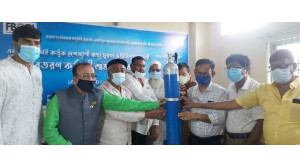 করোনা রোগীদের চিকিৎসার  জন্য অক্সিজেনসহ চিকিৎসা সামগ্রী দিল চাঁপাইনবাবগঞ্জ চেম্বার অব কমার্স অ্যান্ড ইন্ডাস্ট্রি