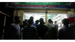 চাঁপাইনবাবগঞ্জে  বেশি দামে মাস্ক বিক্রি করায় ফার্মেসিকে জরিমানা