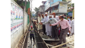 চাঁপাইনবাবগঞ্জ  পৌরসভার সড়ক ও ড্রেন নির্মাণ কাজ উদ্বোধন 