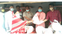 ৭নং ওয়ার্ডে গ্রামীণ ট্রাভেলস্ এর খাদ্য সামগ্রী বিতরণ