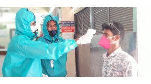 করোনা   ভাইরাস প্রতিরোধে  পদ্মা  ক্লিনিকে থার্মাল স্ক্যানার  পরিস্কার পরিচ্চন্ন করে   রোগীকে ভিতরে প্রবেশ করা হচ্ছে