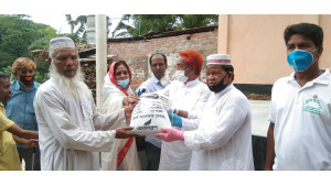 তৃতীয় দিনও ৩টি ওয়ার্ডে অসহায়দের ঈদ সামগ্রী দিলেন আওয়ামীলীগ নেতা  এরফান আলী
