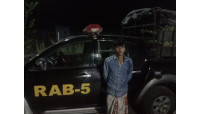 চাঁপাইনবাবগঞ্জে র্যাবের অভিযানে বিদেশী মদসহ ০১ জন গ্রেফতার