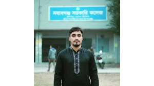 চাঁপাইনবাবগঞ্জে প্রতারণা করে প্রবাসীর স্বর্ণ আত্মসাৎ করে পুলিশের বিরুদ্ধে মানববন্ধন করেছে এক প্রতারক  