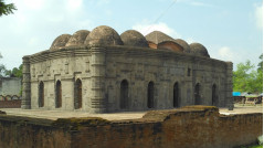 শিল্প ভাস্কর্যের অন্যতম এক নিদর্শন ঐতিহাসিক সোনামসজিদ