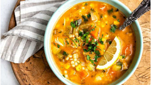 সর্দি-কাশি ও জ্বরে ভুগছেন, খেয়ে দেখুন চিকেন স্যুপ