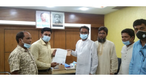 মহানন্দার ভাঙ্গণরোধে ব্যবস্থা নিতে উপজেলা চেয়ারম্যানের পানি উন্নয়ন বোর্ডে ডিউলেটার প্রদান