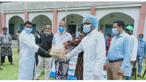 চাঁপাইনবাবগঞ্জ সদর উপজেলায় ২২ হাজার পরিবারের মাঝে সরকারি চাল ও শুকনো খাবার বিতরণ
