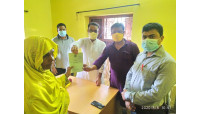আলাতুলিতে বয়স্ক,বিধবা ও প্রতিবন্ধী ভাতাভোগেীদের মাঝে বই বিতরণ