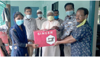 গোমস্তাপুরে জেলা পরিষদের অর্থ সহায়তায় সেলাই মেশিন ও ফ্যান বিতরণ