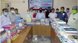মুজিববর্ষ উপলক্ষে গোমস্তাপুরে শিক্ষা প্রতিষ্ঠান ও ইউনিয়ন পরিষদে বিভিন্ন উপকরণ বিতরণ 
