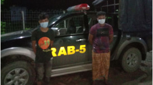 শিবগঞ্জের বিনোদপুরে ফেন্সিডিলসহ ২জনকে গ্রেফতার করেছে র‌্যাব