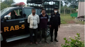 নয়াগোলা থেকে ইয়াবাসহ ২জনকে গ্রেফতার করেছে র‌্যাব