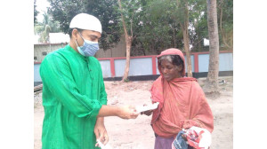 জাহানারা ইমামের জন্মবার্ষিকী উপলক্ষে স্বেচ্ছাসেবক লীগ সদস্য কনকের ইফতার বিতরণ