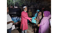  ঈদ উপলক্ষে  হরিপুর নিজ গ্রামে ডা. গোলাম রাব্বানীর খাদ্য সামগ্রী বিতরণ