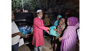  ঈদ উপলক্ষে  হরিপুর নিজ গ্রামে ডা. গোলাম রাব্বানীর খাদ্য সামগ্রী বিতরণ