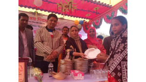 মহান বিজয় দিবস উপলক্ষে আলীনগরে   পুরস্কার বিতরন ও সাংস্কৃতিক অনুষ্ঠান  