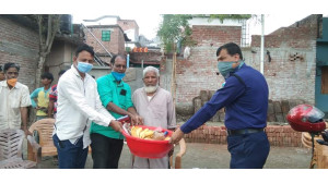 ৪ হাজার  কবর খোঁড়া সেই অসুস্থ ব্যক্তিকে এক মাসের খাবার অর্থ সহায়তা দিলেন ওসি জিয়াউর রহমান