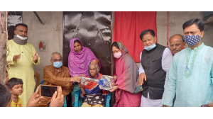 গৃহহীন সইদনকে নিজ অর্থায়নে তৈরি  বাড়ির চাবি তুলে দিলেন জেসি এমপি