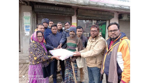 চাঁপাইনবাবগঞ্জের এসএসসি  আমরা ৯৩ ব্যাচের শীতবস্ত্র কম্বল বিতরণ