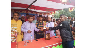 চুনারি পাড়া বন্ধু স্টাপ এর আয়োজনে মিনি ফুটবল টুর্ণামেন্টের ফাইনাল খেলা অনুষ্ঠিত