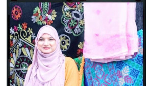 হাতের কাজেই চাঁপাইনবাবগঞ্জের মেয়ে শরিফা এখন সফল উদ্যোক্তা