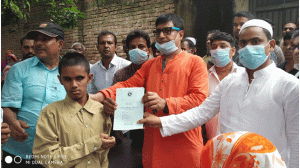 ভোলাহাটে ২ ইউপিতে উপকারভোগীদের মাঝে বই বিতরণ